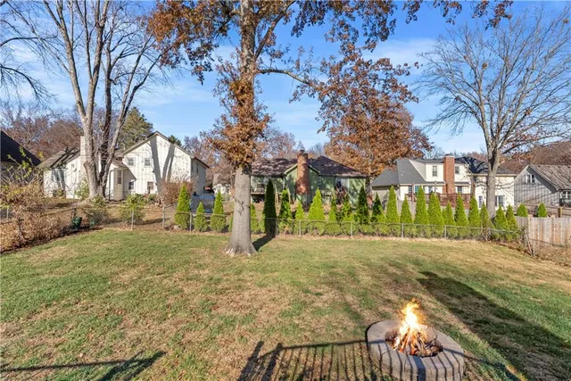 $350,000 | 1502 Southwest 9th Street, Lee's Summit, MO 64081