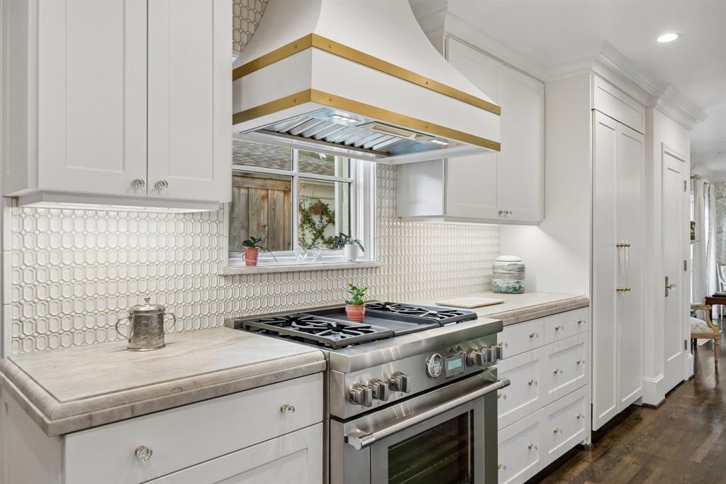 8111 Chadbourne Road Dallas, TX 75209 - Photo 7 of 33