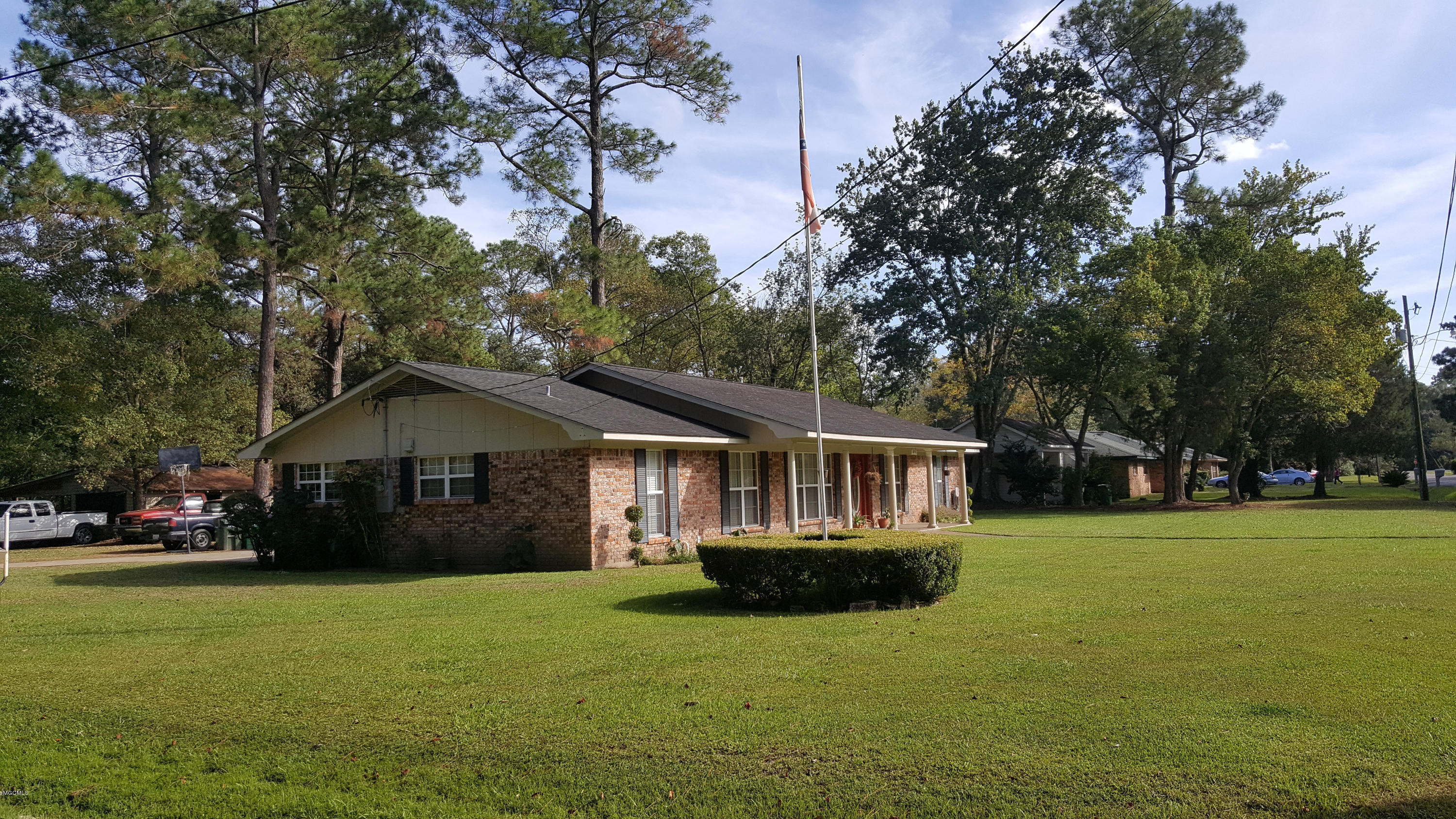 6916 Springwater Street Moss Point, MS 39563 - Photo 4 of 47 20161014_152856