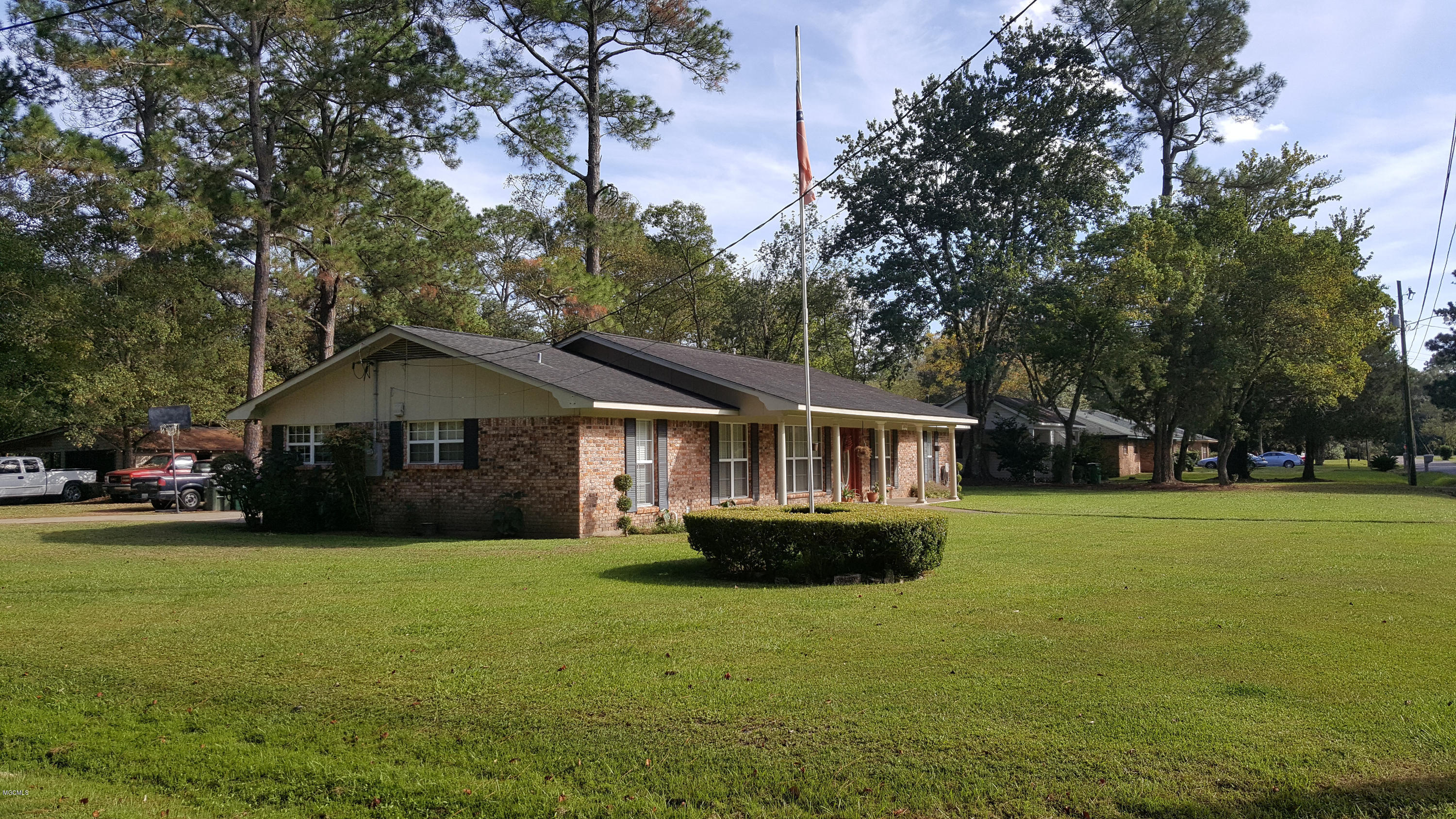 6916 Springwater Street Moss Point, MS 39563 - Photo 5 of 47 20161014_152900