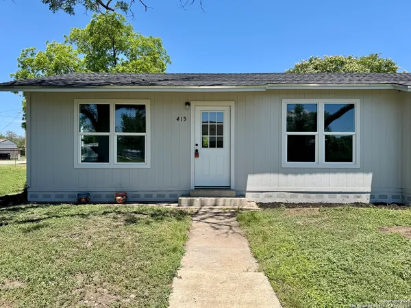 $207,500 | 419 West Culberson Avenue, Sabinal, TX 78881