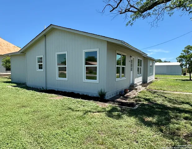 $210,000 | 419 West Culberson Avenue, Sabinal, TX 78881