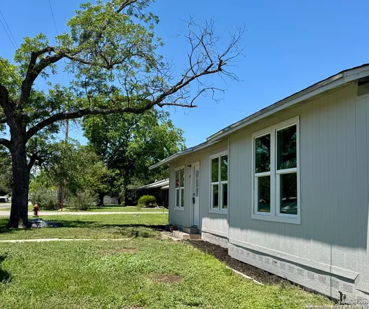 $207,500 | 419 West Culberson Avenue, Sabinal, TX 78881