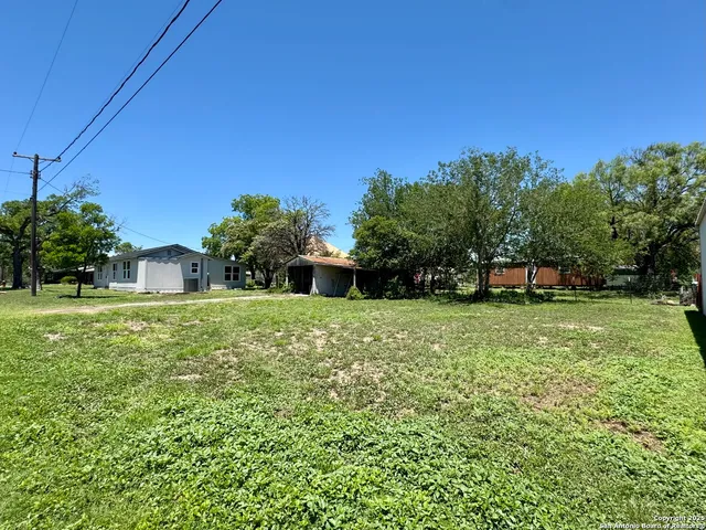 $210,000 | 419 West Culberson Avenue, Sabinal, TX 78881