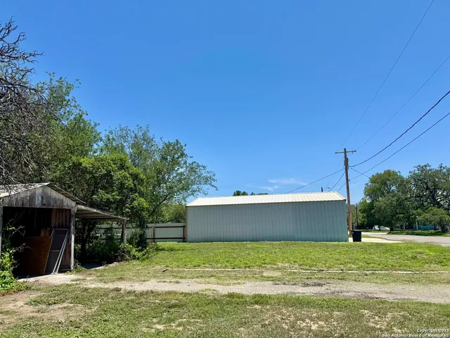 $210,000 | 419 West Culberson Avenue, Sabinal, TX 78881