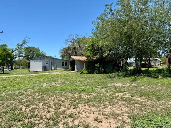 $207,500 | 419 West Culberson Avenue, Sabinal, TX 78881