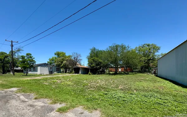 $207,500 | 419 West Culberson Avenue, Sabinal, TX 78881
