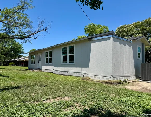 $207,500 | 419 West Culberson Avenue, Sabinal, TX 78881