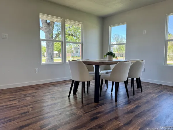 $207,500 | 419 West Culberson Avenue, Sabinal, TX 78881