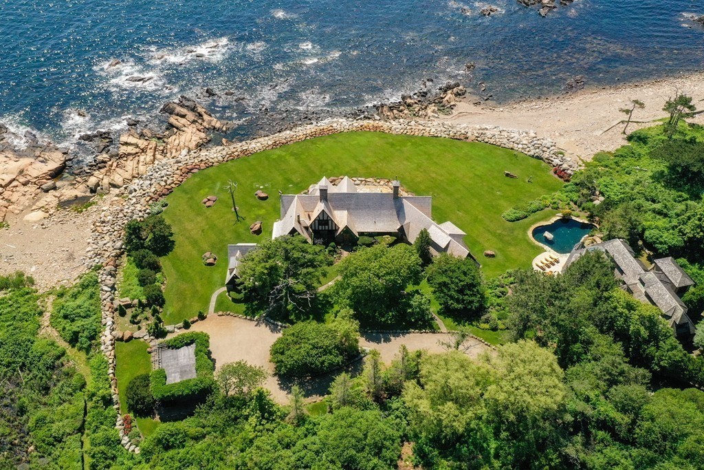 an aerial view of a house with yard swimming pool and outdoor seating