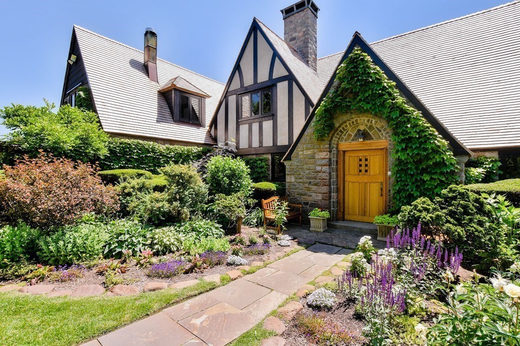 9 Drumhack Road Gloucester, MA 01930 - Photo 4 of 28 front view of a house