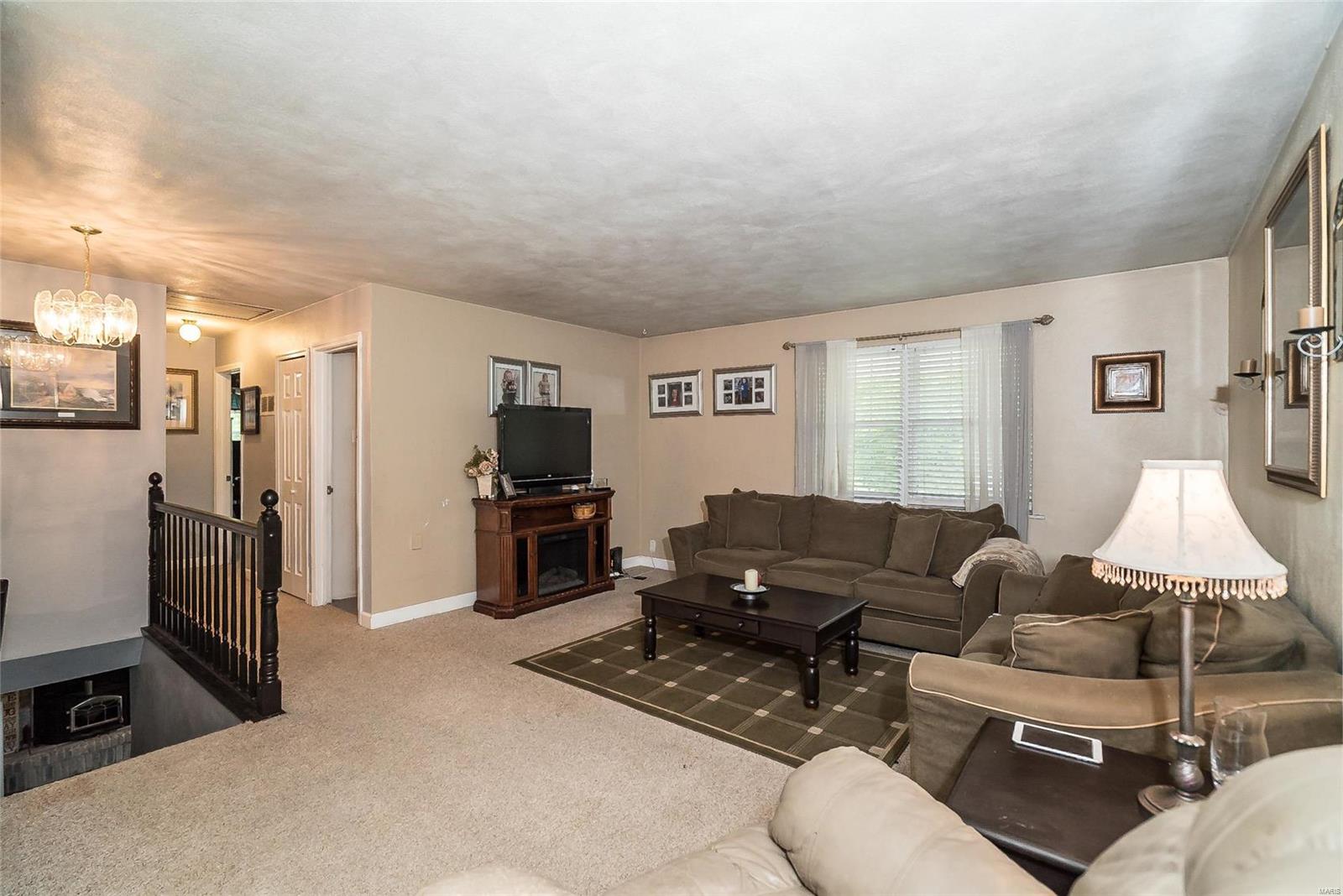 6338 Heintz Road St. Louis, MO 63129 - Photo 11 of 35 Gallery Image 11