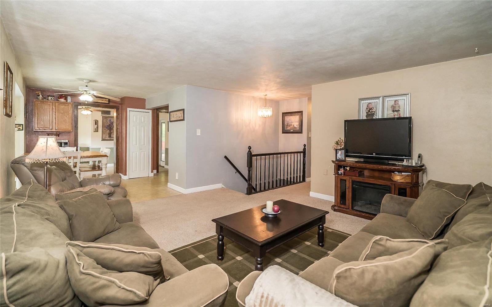 6338 Heintz Road St. Louis, MO 63129 - Photo 12 of 35 Gallery Image 12