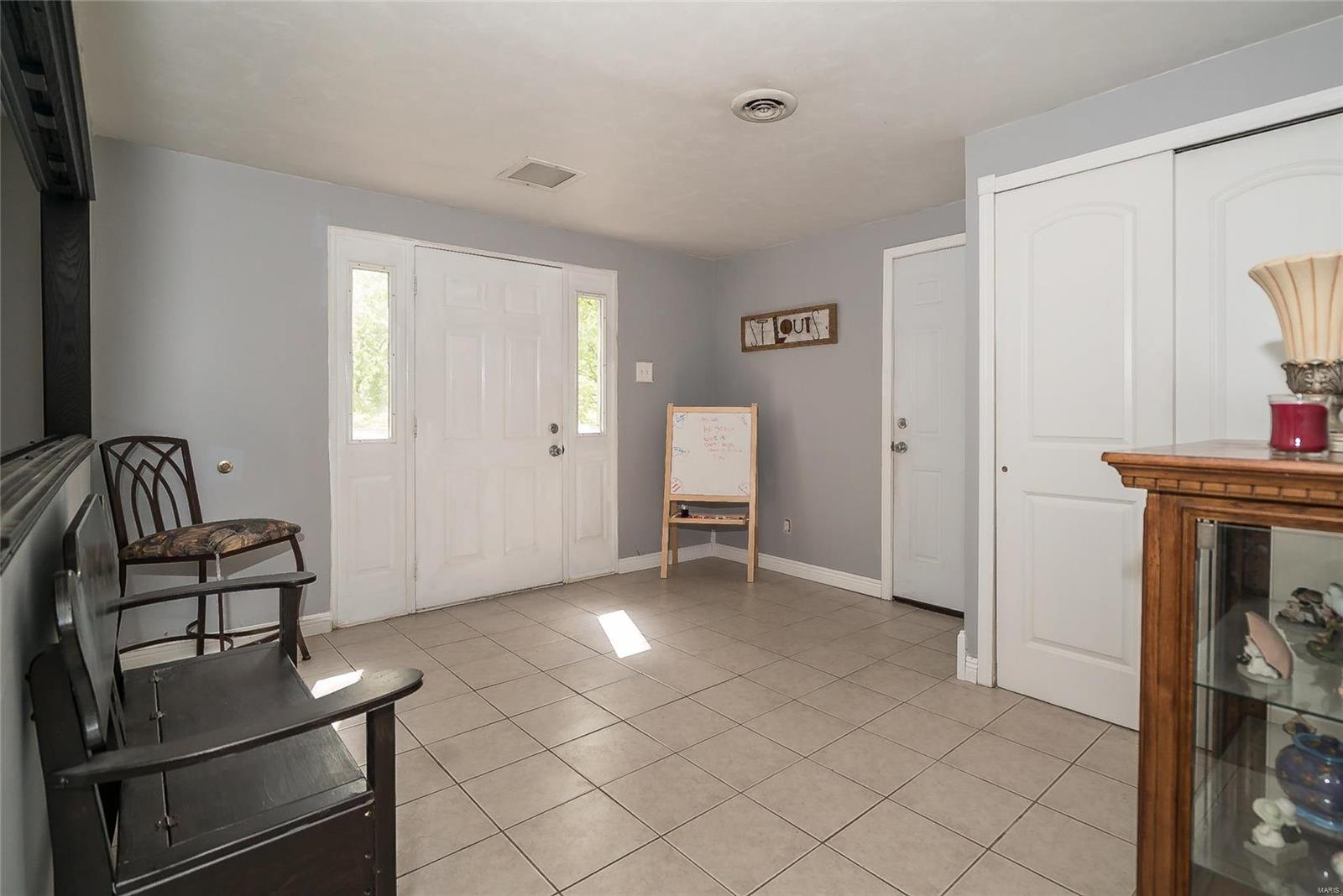 6338 Heintz Road St. Louis, MO 63129 - Photo 3 of 35 Gallery Image 3