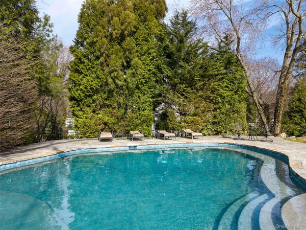 $2,695,000 | 18 Tamarac Trail, Harrison, NY 10528