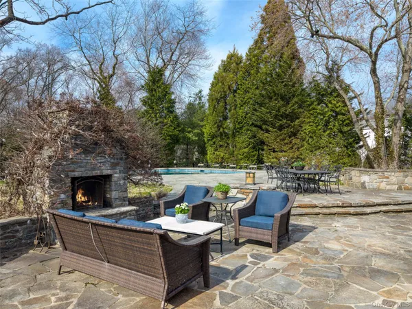 $2,695,000 | 18 Tamarac Trail, Harrison, NY 10528