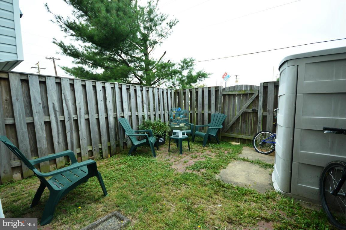 7948 Brighton Way Manassas, VA 20109 - Photo 4 of 8 Fenced Backyard