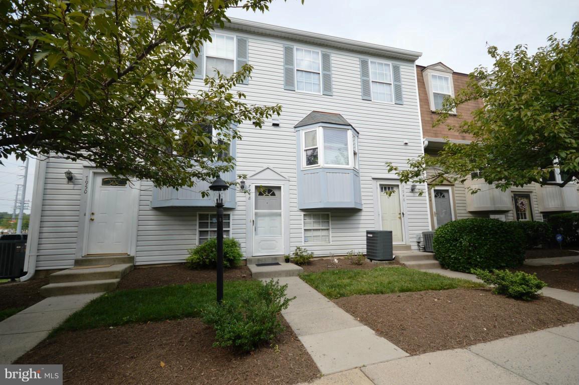 7948 Brighton Way Manassas, VA 20109 - Photo 6 of 8 Exterior (Front)