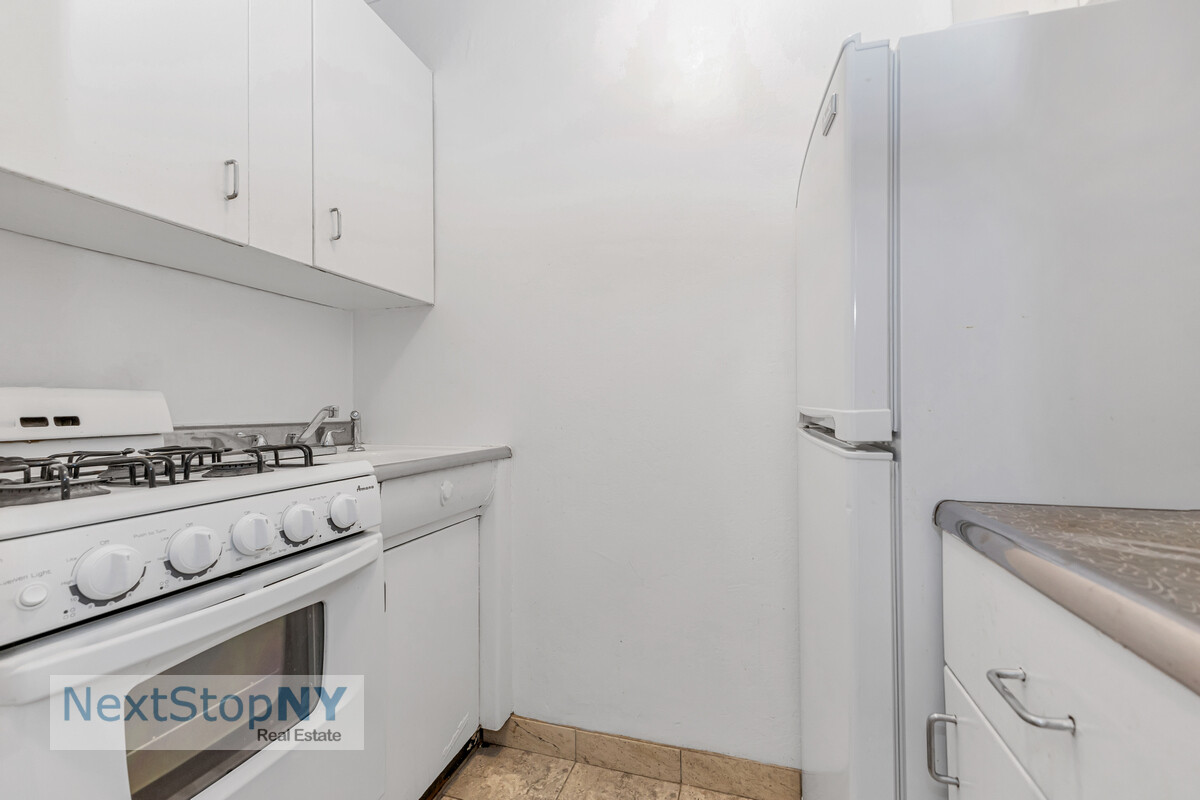 233 East 69th Street, Unit 6O Manhattan, NY 10021 - Photo 3 of 6