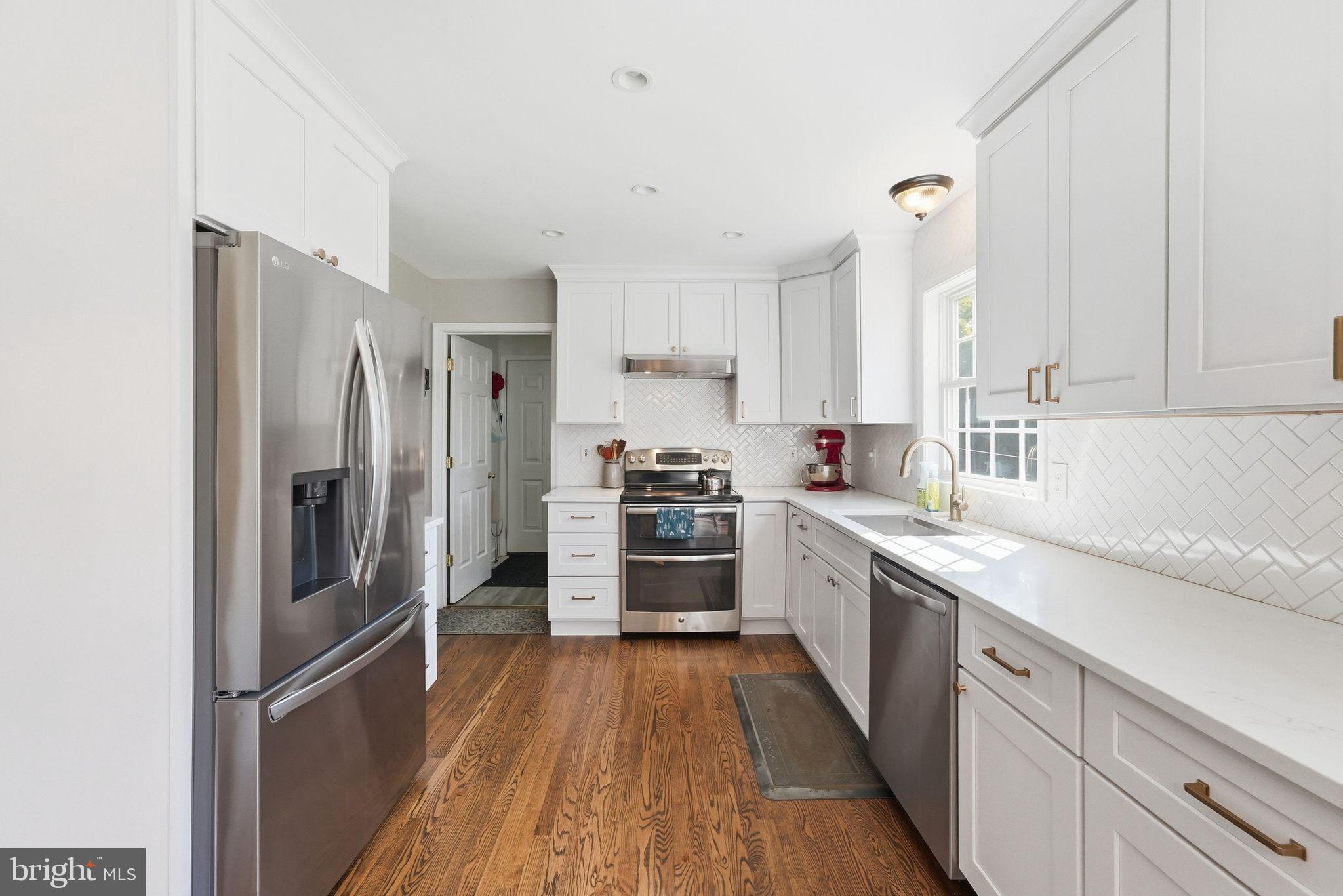 18198 Springs Road Jeffersonton, VA 22724 - Photo 23 of 80 Kitchen: updated and modern