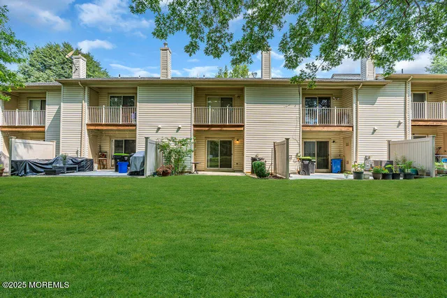 a view of a yard in front of house