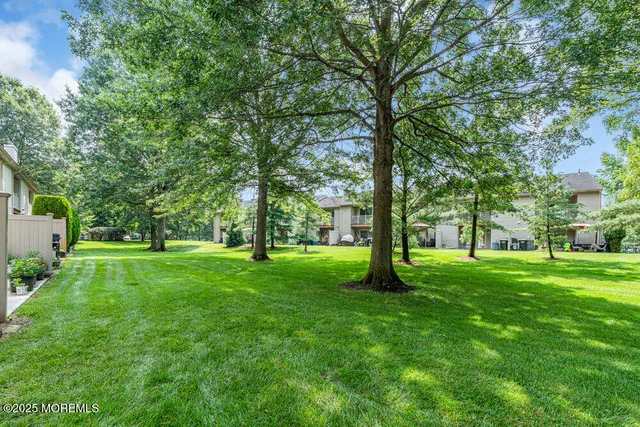a view of a house with backyard and garden