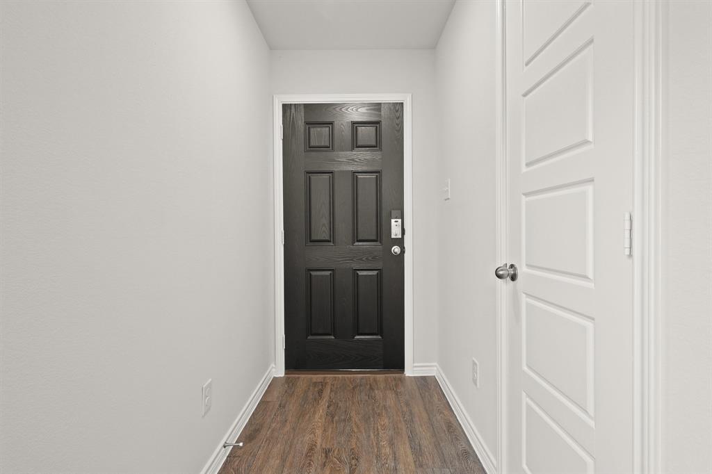 1509 Romans Road Ennis, TX 75119 - Photo 3 of 36