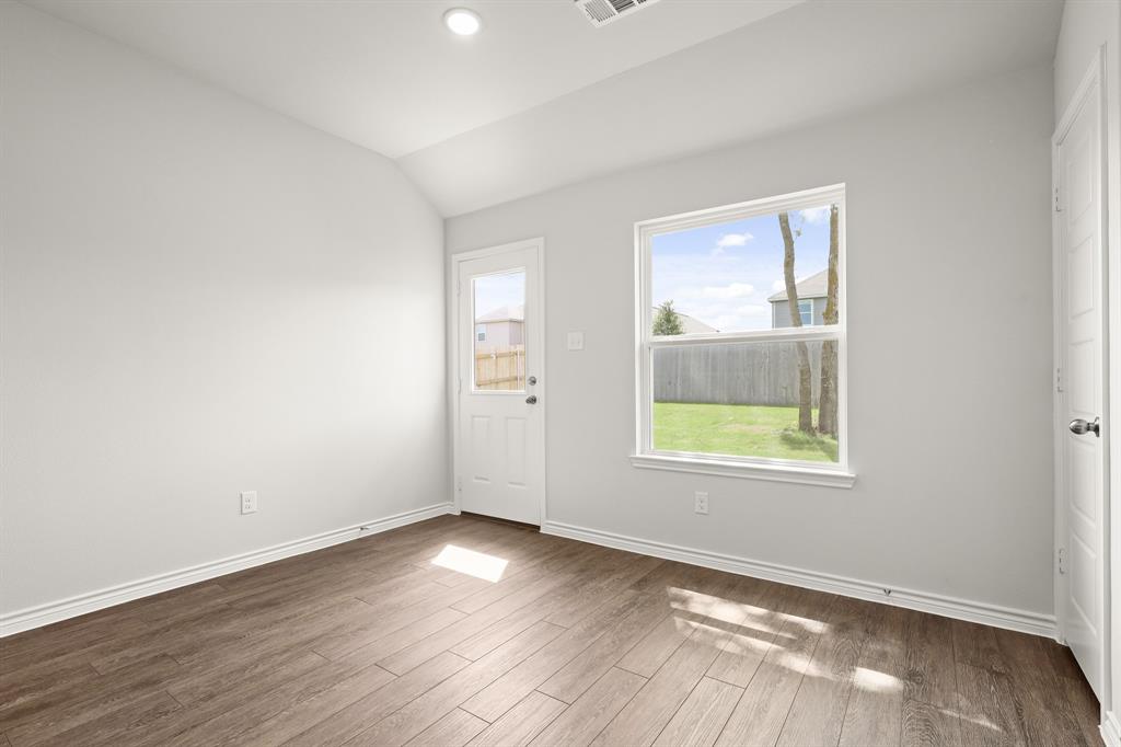 1509 Romans Road Ennis, TX 75119 - Photo 6 of 36