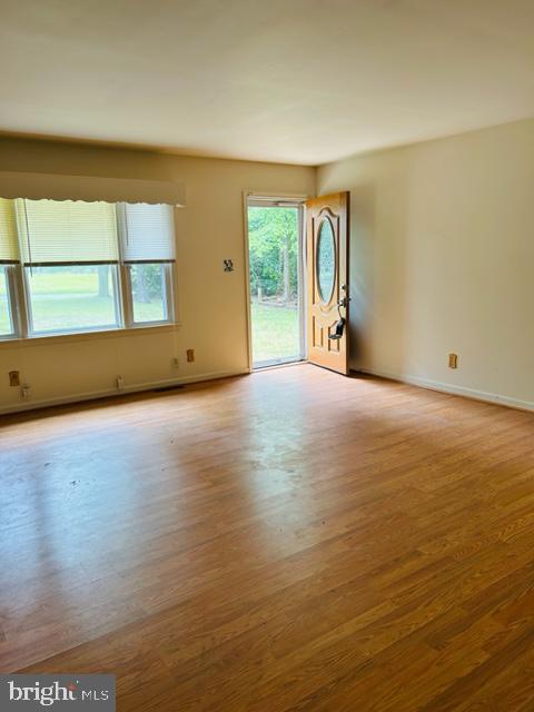 380 McCarty Road Fredericksburg, VA 22405 - Photo 16 of 30 Living Room from front