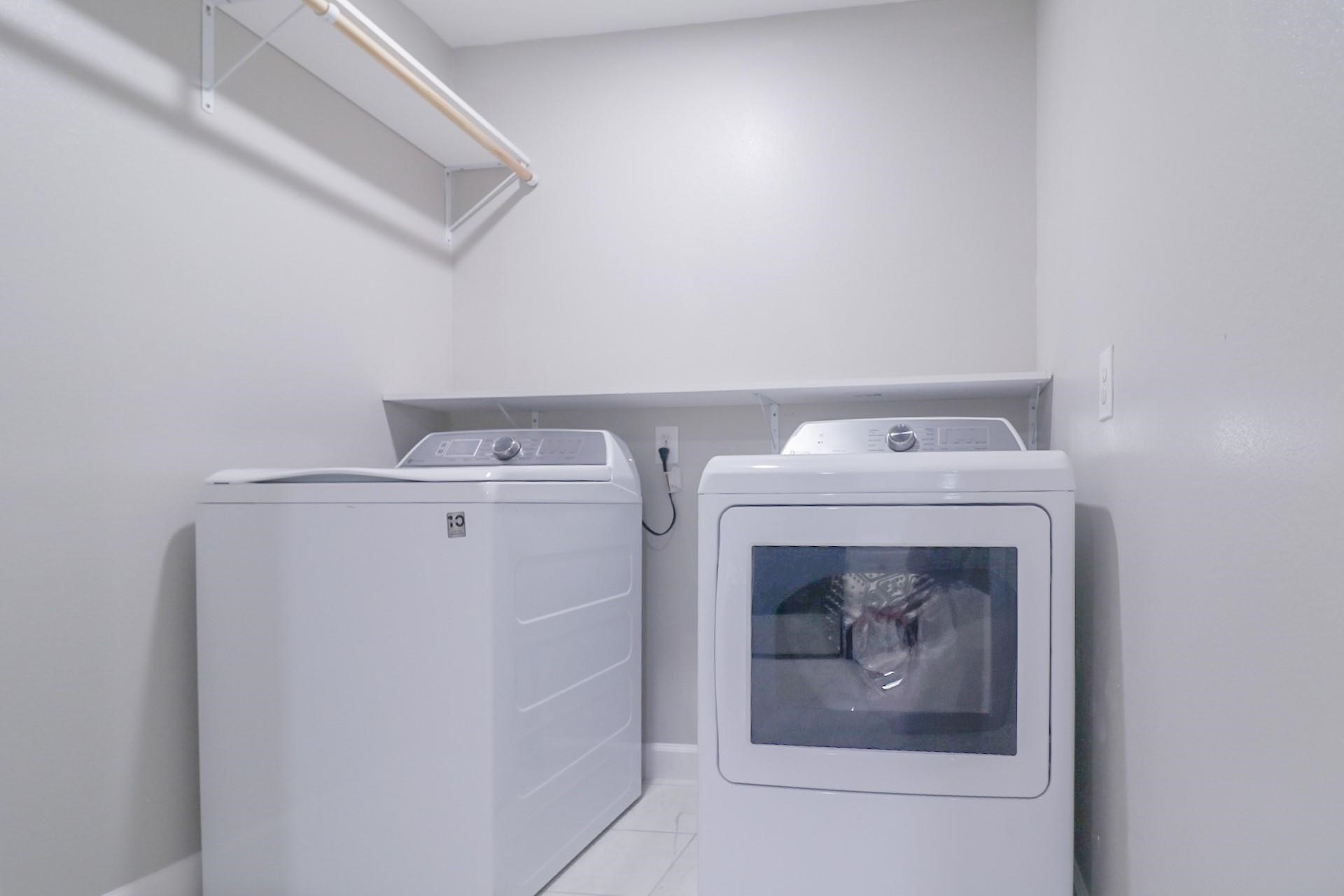 6150 Ridgeway Drive Houston, TX 77033 - Photo 15 of 36 a utility room with dryer and washer