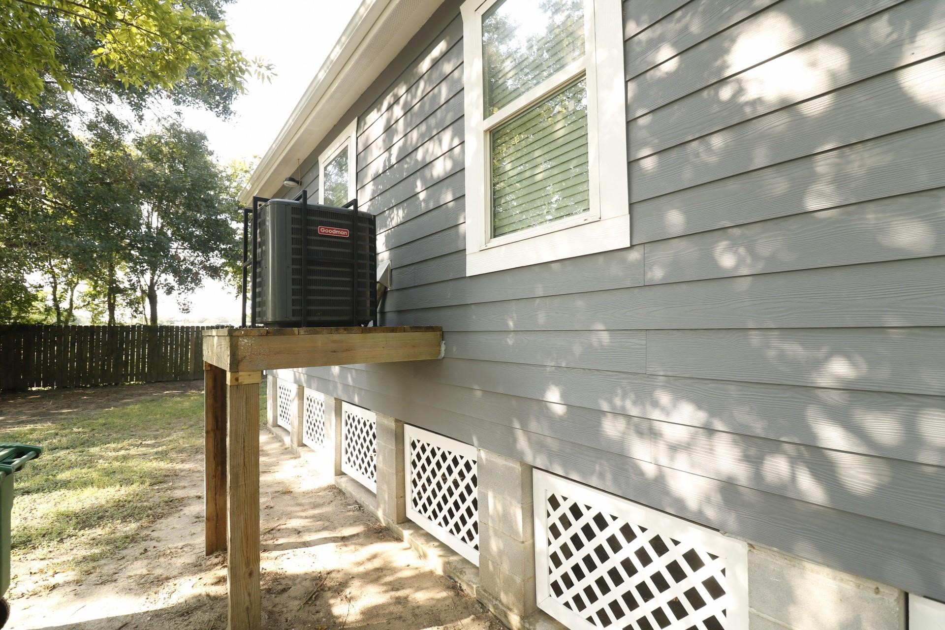 6150 Ridgeway Drive Houston, TX 77033 - Photo 34 of 36 a view of balcony