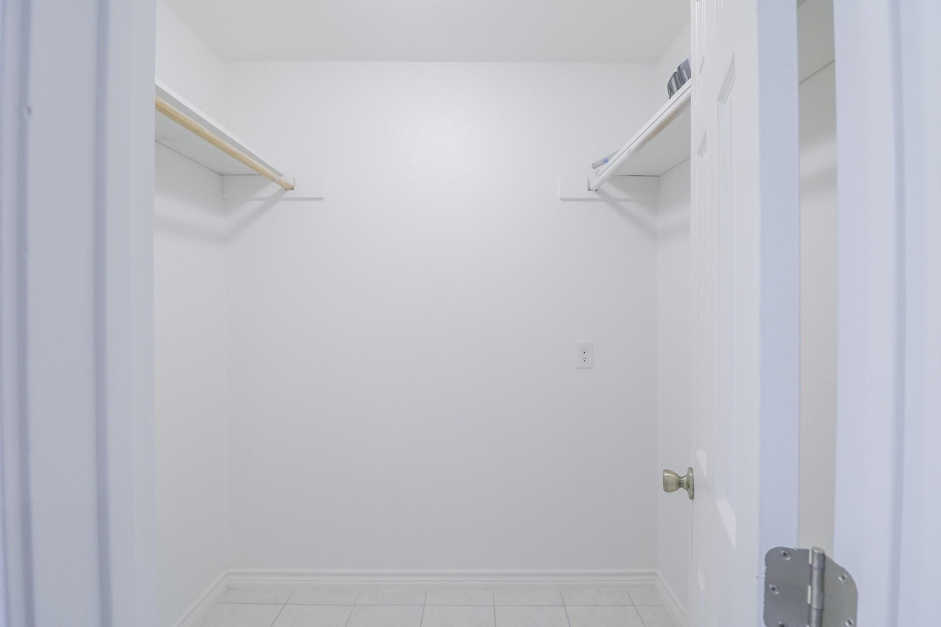 6150 Ridgeway Drive Houston, TX 77033 - Photo 6 of 36 a view of bathroom