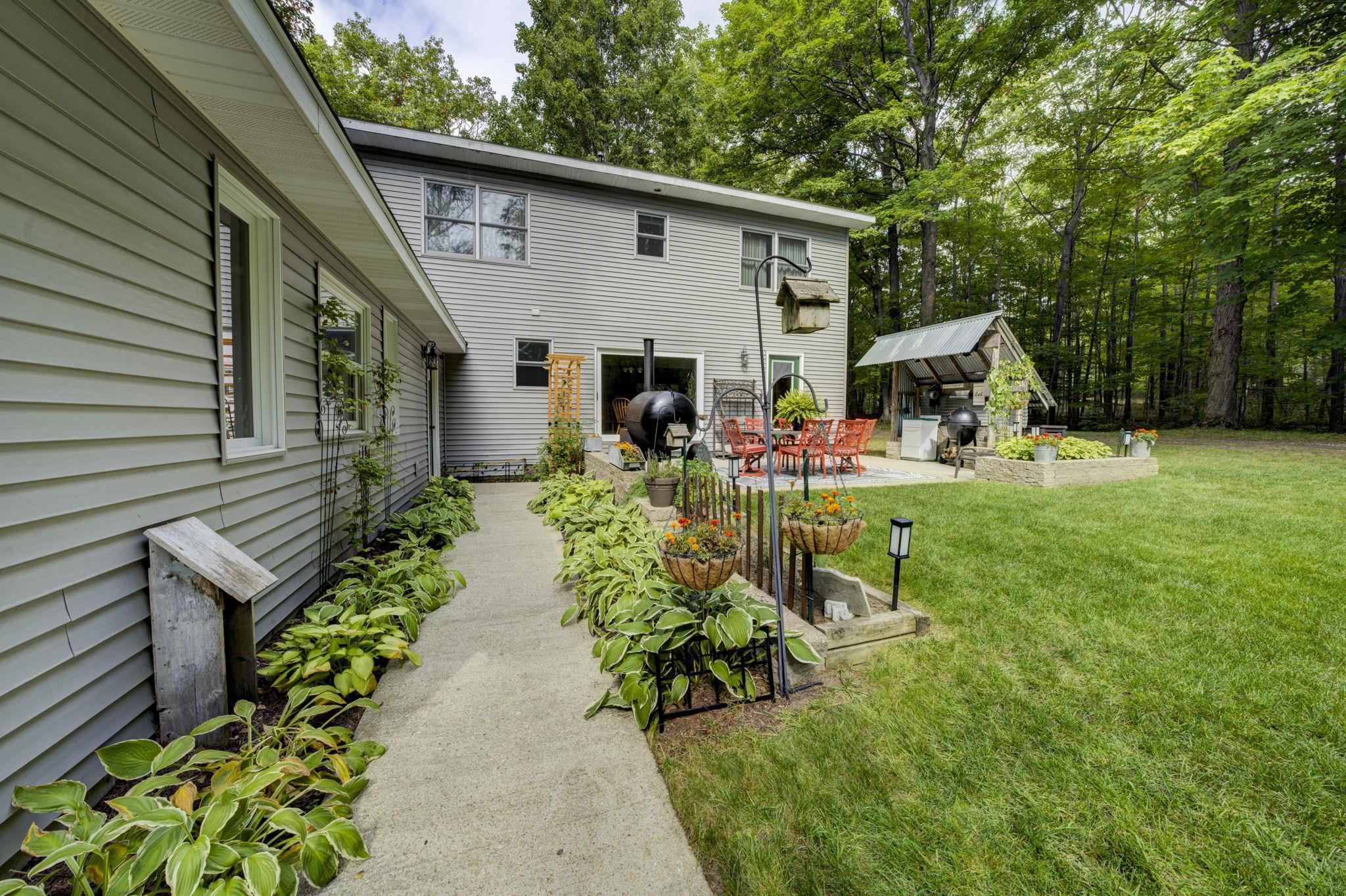 10019 Skiver Road Traverse City, MI 49685 - Photo 40 of 50