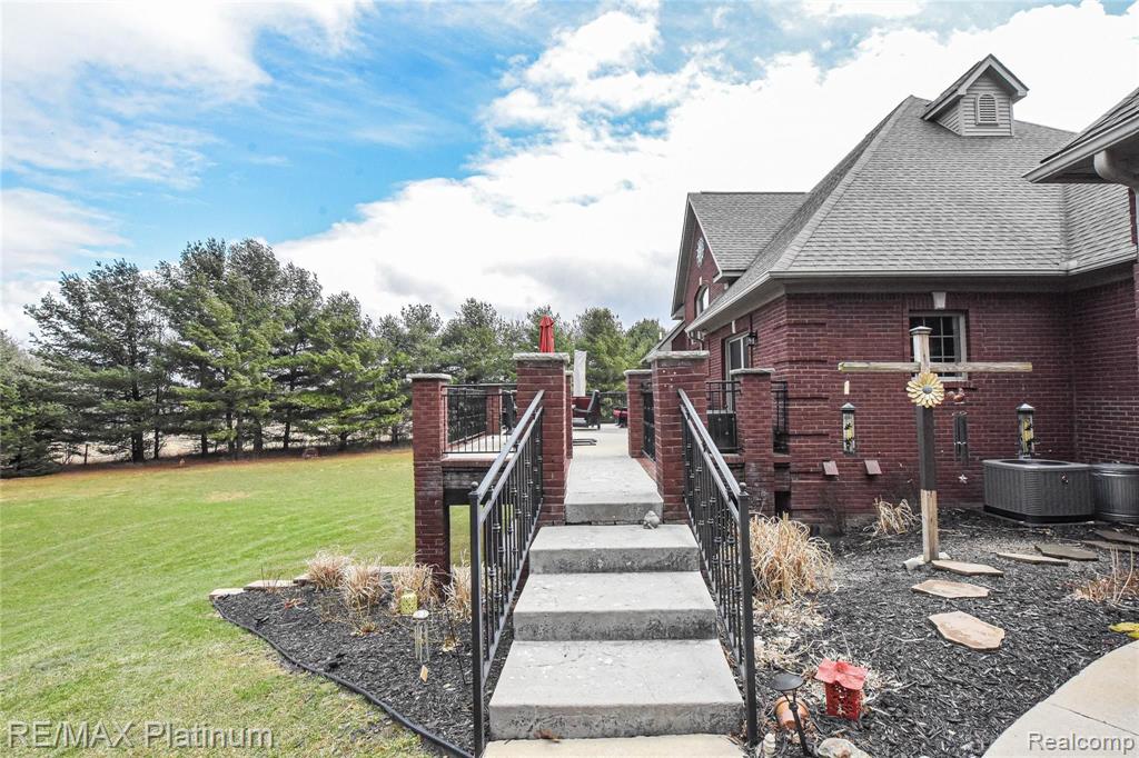 1410 Henderson Road Howell, MI 48855 - Photo 47 of 55