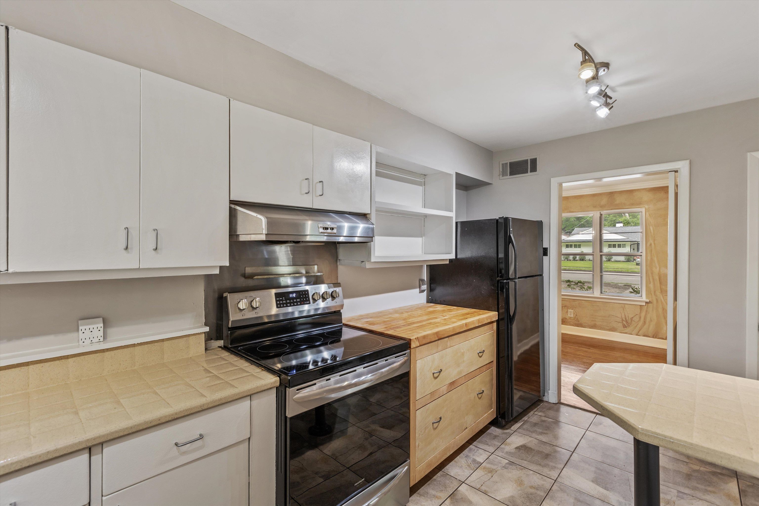 1095 South Perkins Road Memphis, TN 38117 - Photo 9 of 31
