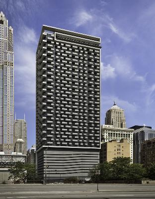 235 West Van Buren Street, Unit 3622 Chicago, IL 60607 - Photo 4 of 9 a front view of a building