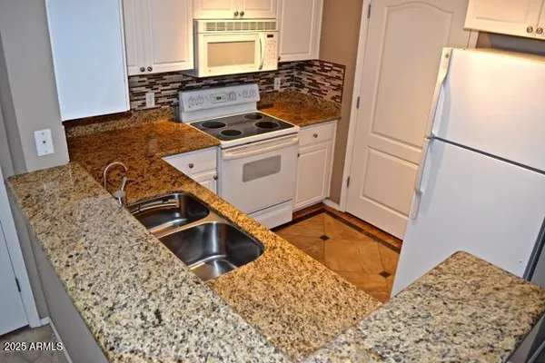 $1,500 | 1701 East Colter Street, Unit 240, Phoenix, AZ 85016