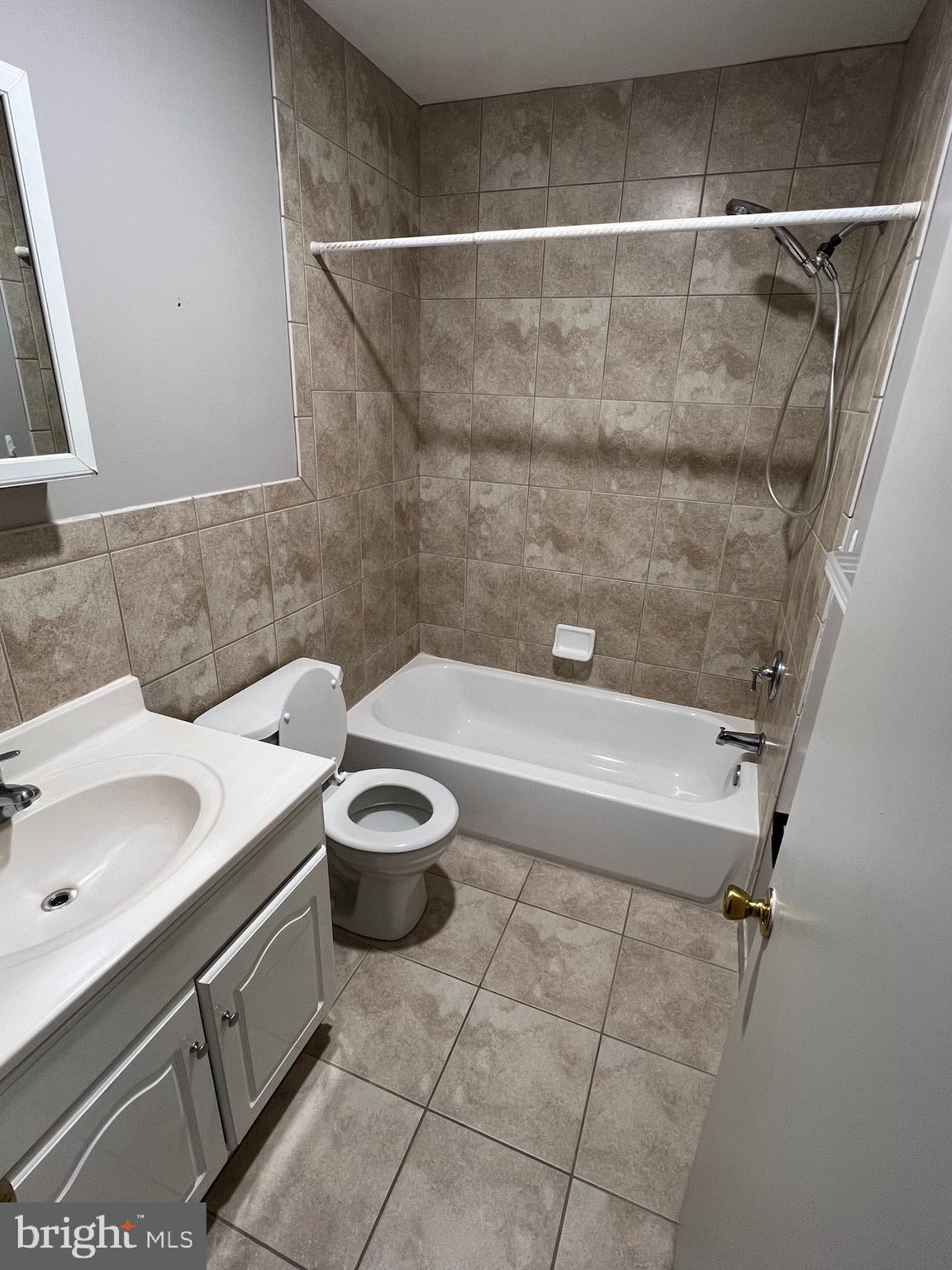 8 Coventry Court Blue Bell, PA 19422 - Photo 21 of 22 Hall bath