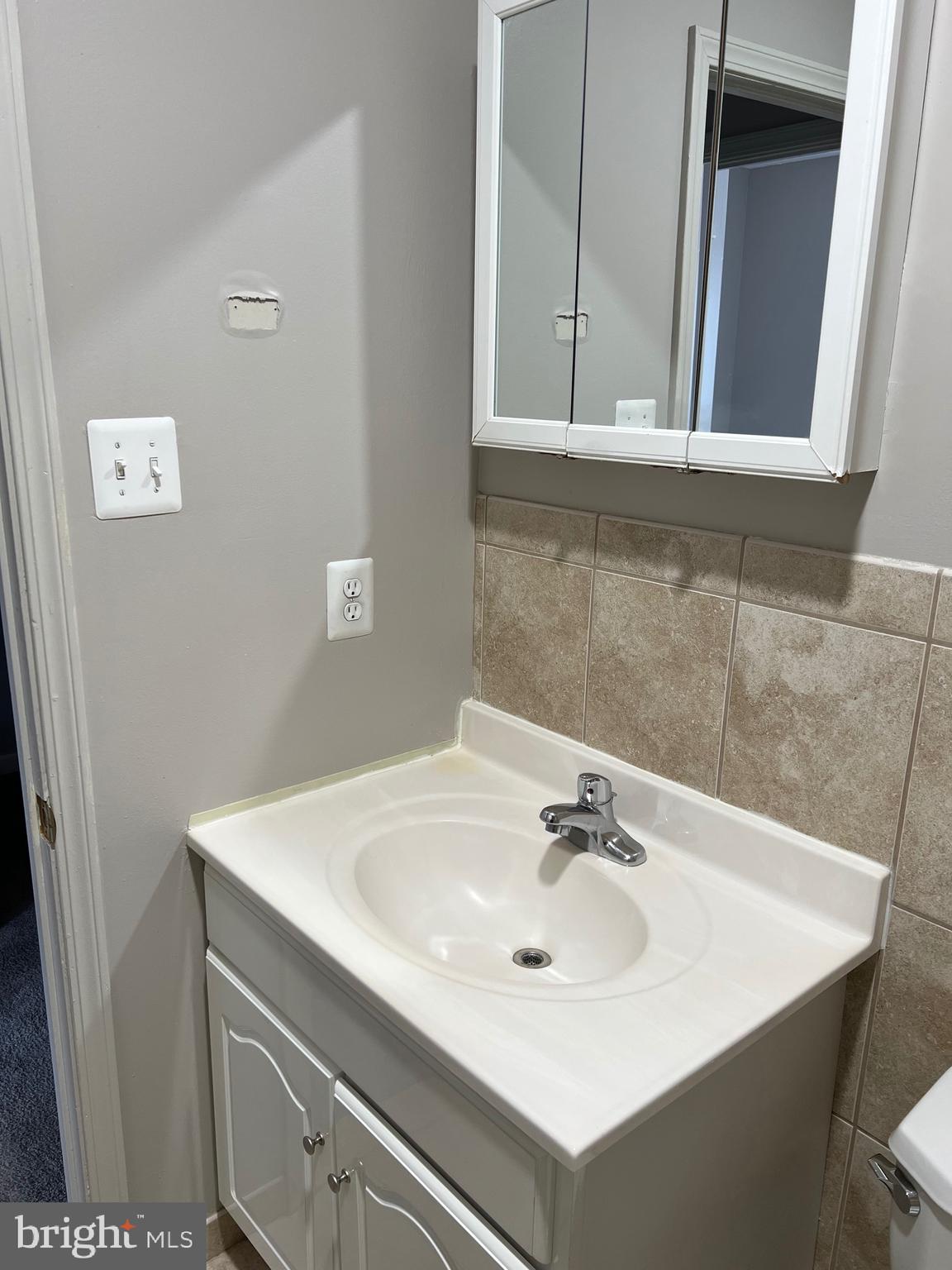 8 Coventry Court Blue Bell, PA 19422 - Photo 22 of 22 Hall bath