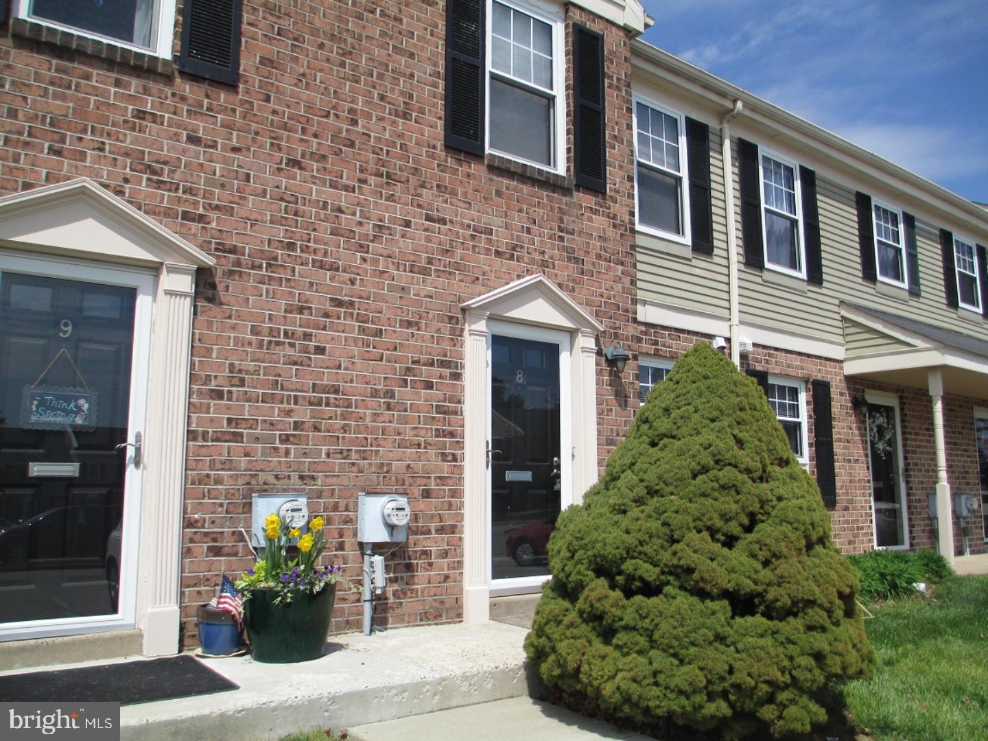 8 Coventry Court Blue Bell, PA 19422 - Photo 4 of 22 Front