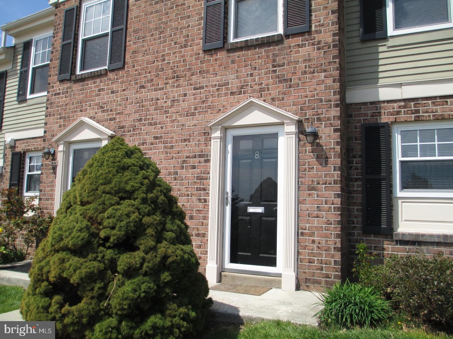 8 Coventry Court Blue Bell, PA 19422 - Photo 5 of 22 Front
