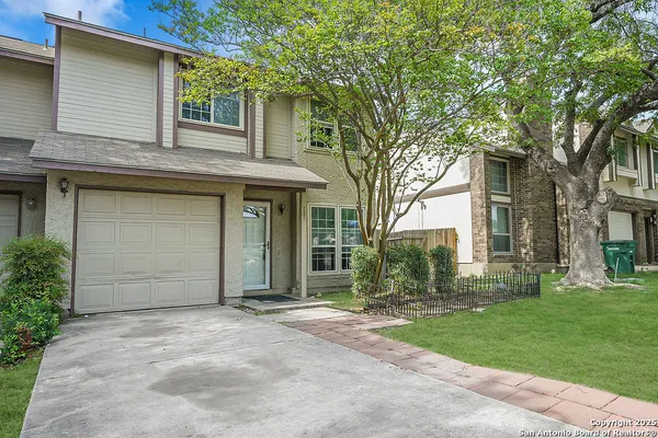 $1,600 | 12215 Stoney Crossing, San Antonio, TX 78247