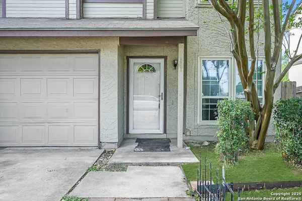 $1,600 | 12215 Stoney Crossing, San Antonio, TX 78247