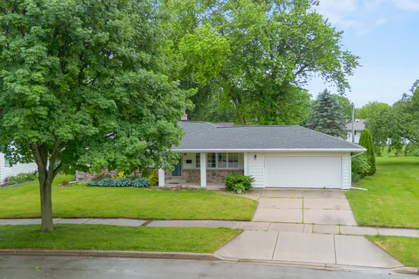 $434,900 | N88W6311 Willowbrooke Drive, Cedarburg, WI 53012