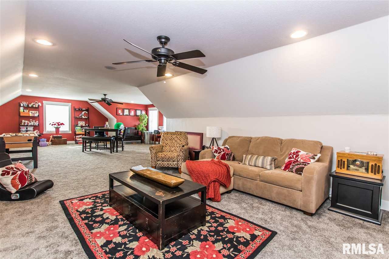 1745 Kingsbury Road Washington, IL 61571 - Photo 22 of 34 Gallery Image 22