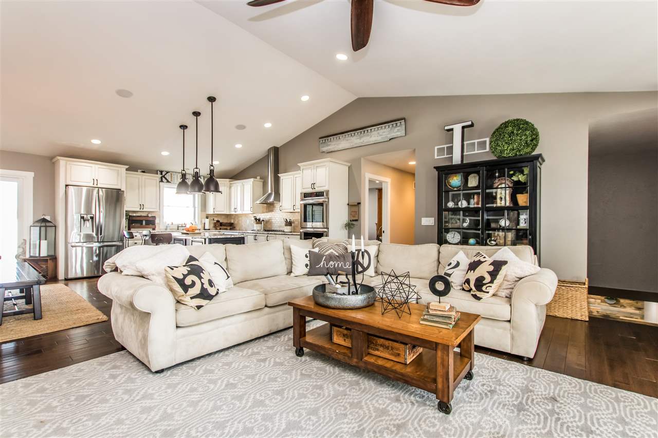 1745 Kingsbury Road Washington, IL 61571 - Photo 3 of 34 Gallery Image 3