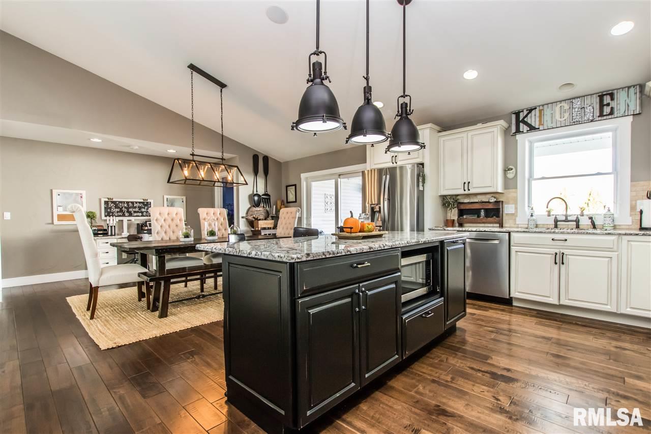 1745 Kingsbury Road Washington, IL 61571 - Photo 6 of 34 Gallery Image 6