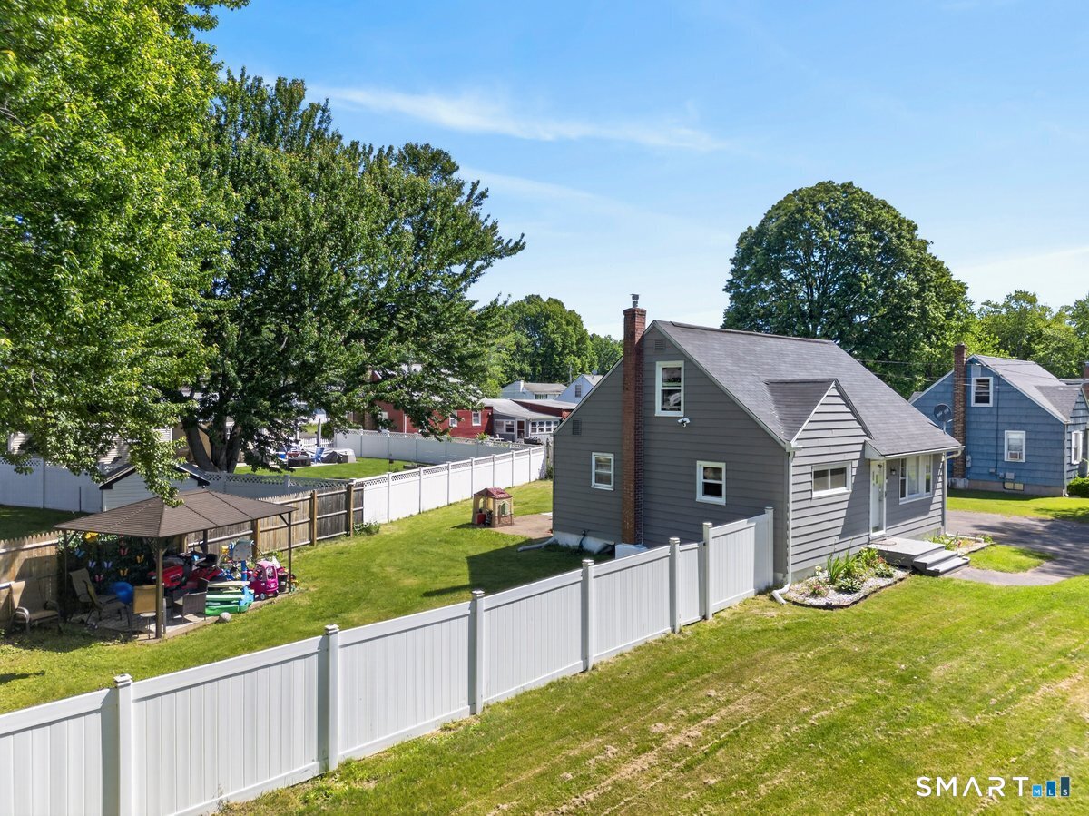 1 Leonard Road Enfield, CT 06082 - Photo 7 of 40