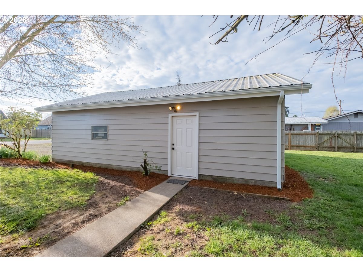 111 East 3rd Street Halsey, OR 97348 - Photo 10 of 41