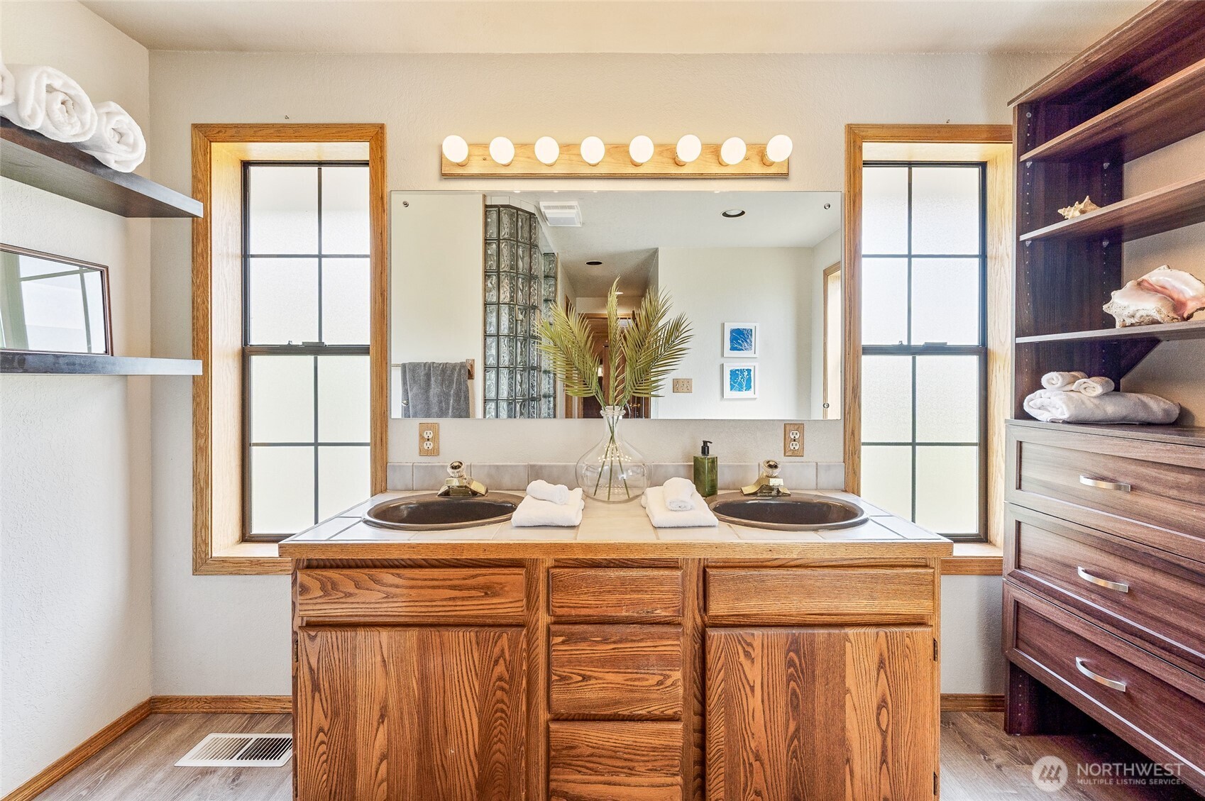 9656 North Road Peshastin, WA 98847 - Photo 20 of 40 a bathroom with a sink and a mirror